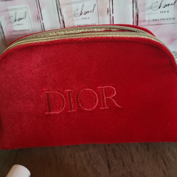 Dior makeup bag and makeup - Picture 1 of 8